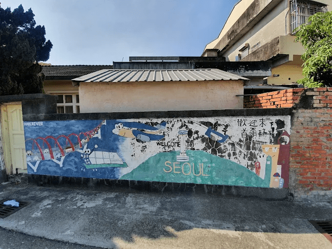 沿著西濱慢慢開進雲林台西,在海風與夕光之間遇見海園海螺圓環的靜靜片刻