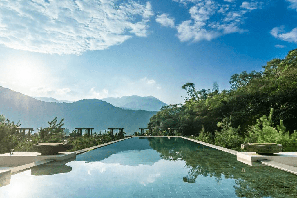 住進湖光與山色間，從一晚好的住宿開始，慢慢體會南投真正迷人的節奏