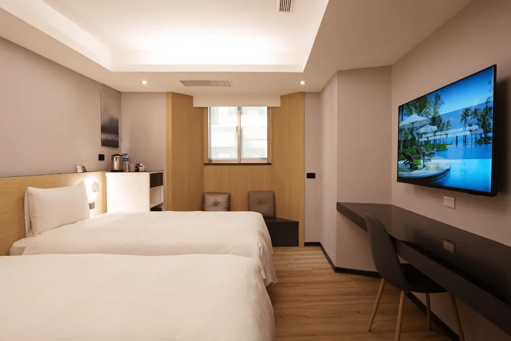 走過板橋的熱鬧與淡水的晚風，新北旅宿為行程留下一段柔軟的停留