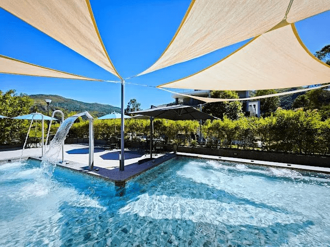 沿著北橫轉進桃園復興區，在羅浮溫泉的山景水氣裡慢慢把身體放鬆下來