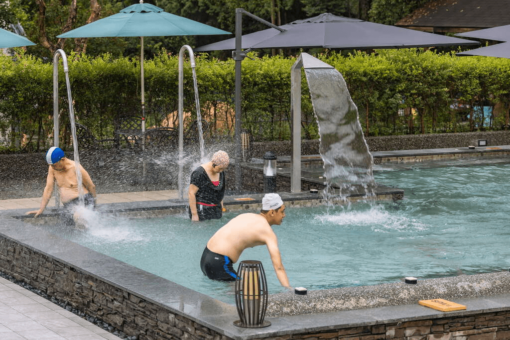 沿著北橫轉進桃園復興區，在羅浮溫泉的山景水氣裡慢慢把身體放鬆下來