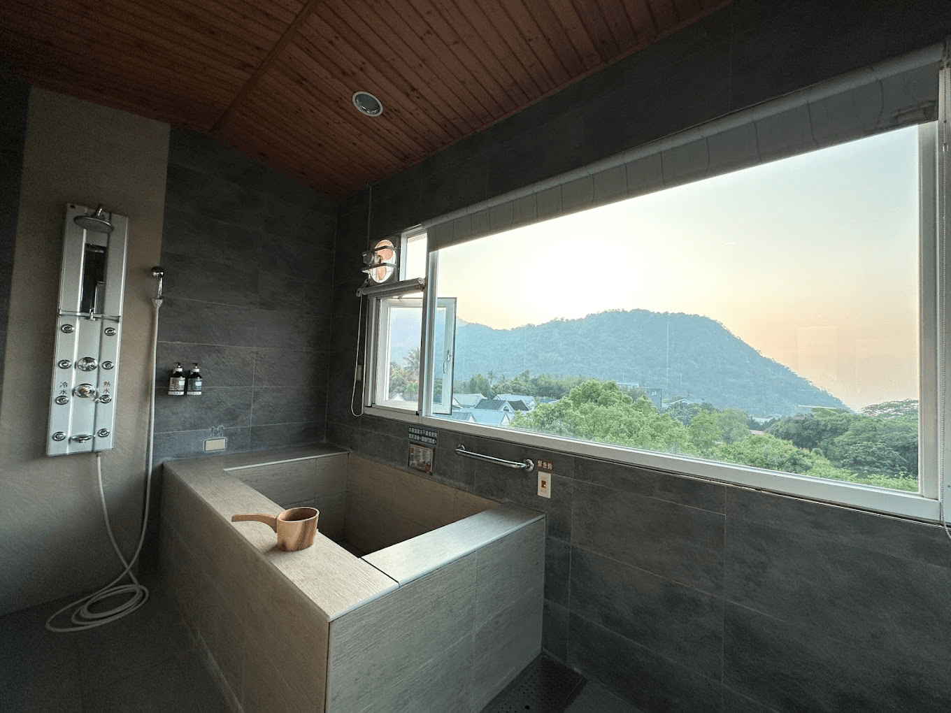 當山嵐飄過關子嶺溫泉街，在儷泉溫泉館泡一池泥湯感受台南山城的溫柔