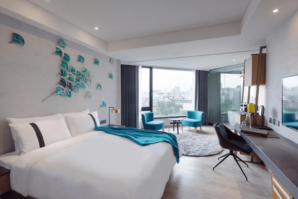 從白天的城市漫步到夜晚的港邊燈火,高雄住宿選擇,悄悄改變了旅行的心情