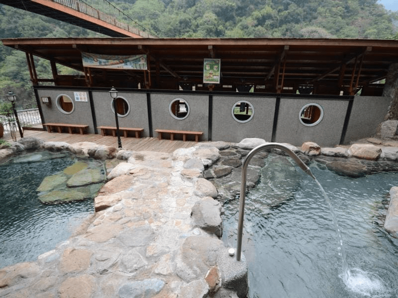 為了一池暖湯往山裡走，在谷關溫泉飯店住進冬天最剛好的安靜節奏