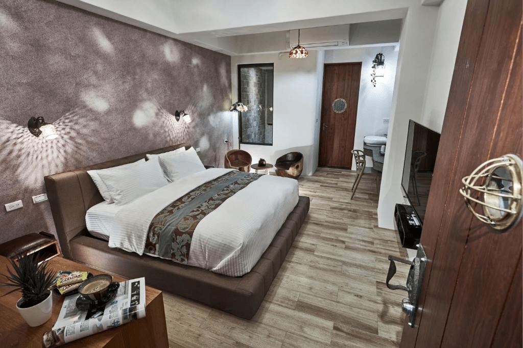 台中住宿不只一種風景，從街區燈光走到田野空氣，旅行開始變得柔軟