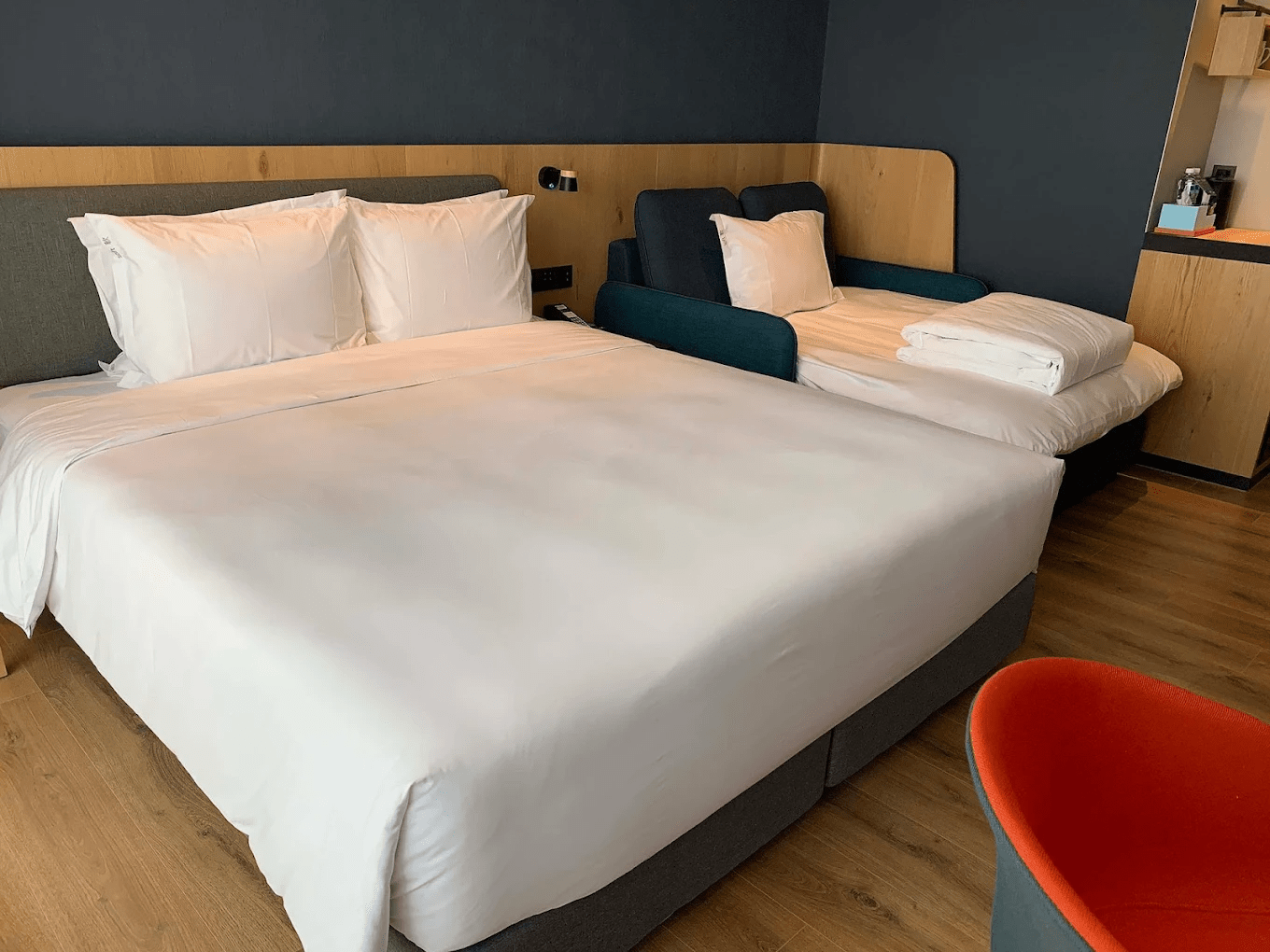 抵達嘉義後不趕行程，住在夜市與車站之間，用一晚把阿里山前的節奏排順