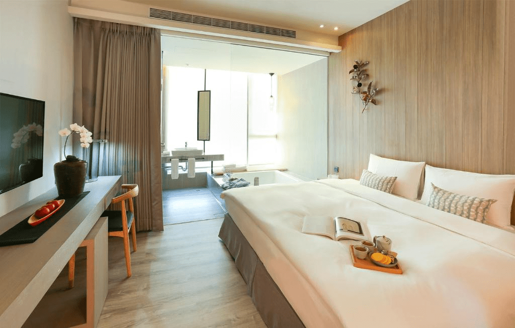 抵達嘉義後不趕行程，住在夜市與車站之間，用一晚把阿里山前的節奏排順