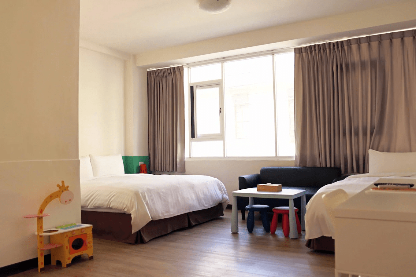 抵達嘉義後不趕行程，住在夜市與車站之間，用一晚把阿里山前的節奏排順