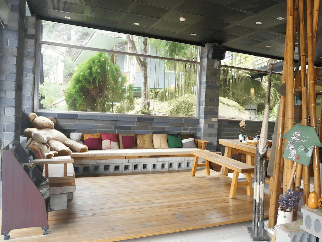 當霧氣在溪頭林間流動時選擇留下來，住進適合放慢步調的森林住宿夜晚