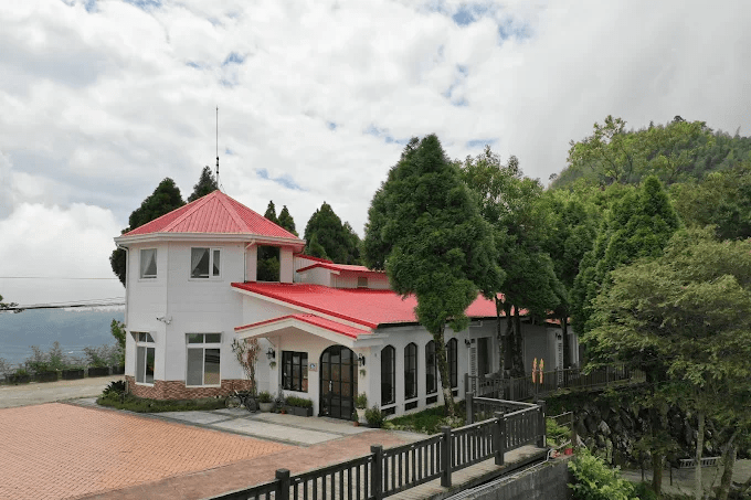 為了一場雲海與高山夜晚出發，在阿里山選一間適合停下來的住宿住一夜