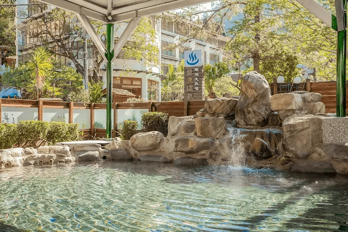 聽說這波寒流會很冷，不如直接進山住進谷關溫泉飯店，讓身體慢慢暖回來