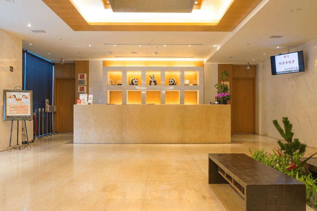 冬天的北投總是特別安靜，走進水美溫泉會館，用白磺泉過一個慢下來的夜