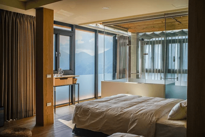 秋冬走上阿里山，在雲海升起的清晨與木屋安靜的夜裡，住一晚剛好的山居節奏