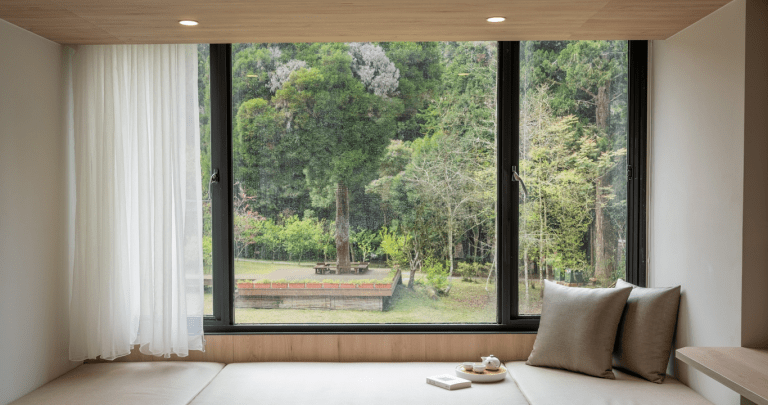 走進霧氣與木香交織的午後，在溪頭福華渡假飯店，重新定義旅行的意義