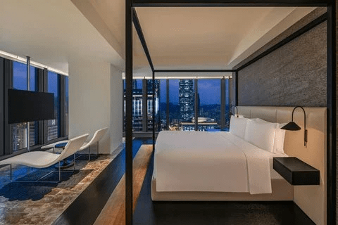 台北夜色亮起的時候，走進城市節奏與設計風景之間，為住宿旅行慢慢展開序章