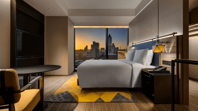 台北夜色亮起的時候，走進城市節奏與設計風景之間，為住宿旅行慢慢展開序章