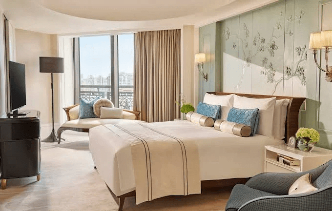 台北夜色亮起的時候，走進城市節奏與設計風景之間，為住宿旅行慢慢展開序章