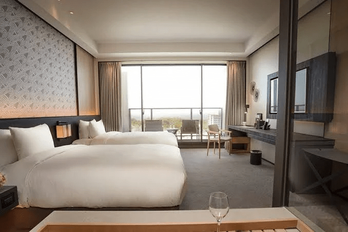 在台南街景慢慢停下來，選一間飯店住進夜色與老城的呼吸裡