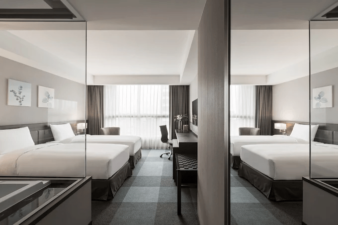 在台南街景慢慢停下來，選一間飯店住進夜色與老城的呼吸裡