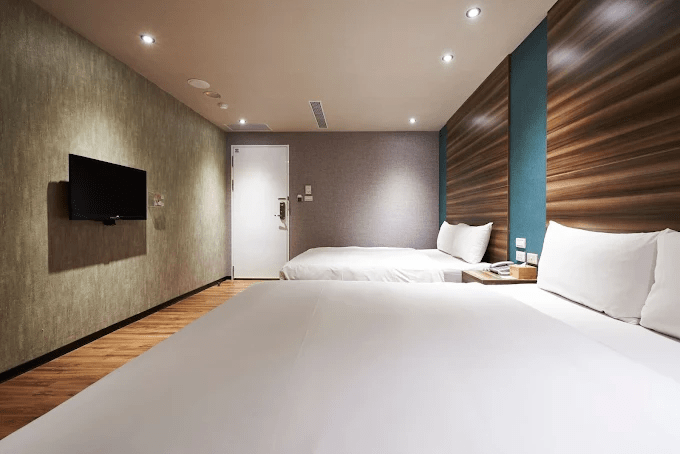 在台北選一晚對的位置，西門町、信義區到北車的 8 間飯店，讓行程一路順著走