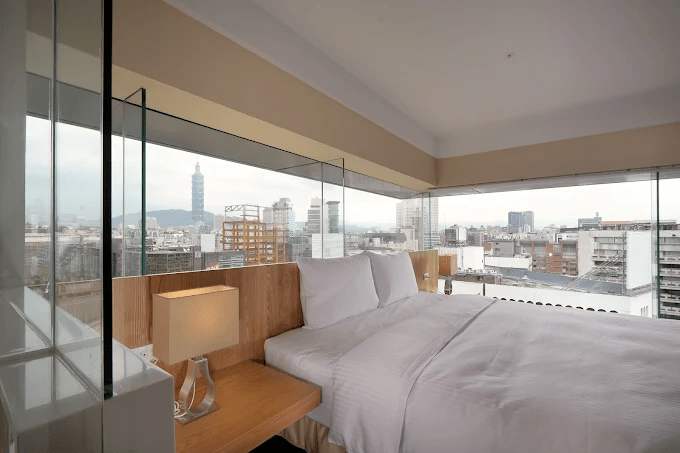 在台北選一晚對的位置，西門町、信義區到北車的 8 間飯店，讓行程一路順著走