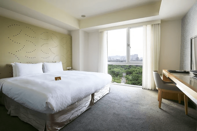 在台北選一晚對的位置，西門町、信義區到北車的 8 間飯店，讓行程一路順著走