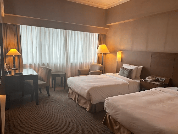 在台北選一晚對的位置，西門町、信義區到北車的 8 間飯店，讓行程一路順著走