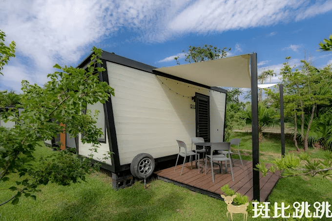 傍晚風起、燈光亮起，在台灣的豪華露營營地裡，把海景、山色與夜色留給自己