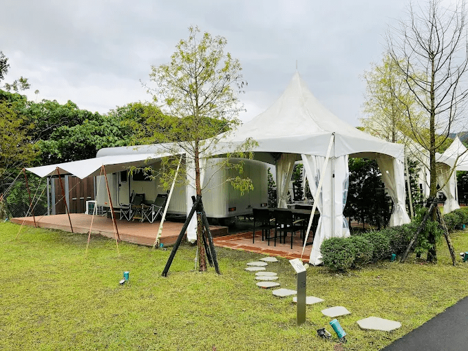 不用搭帳也能靠近自然，從苗栗到宜蘭的露營車住宿一次走進風景裡