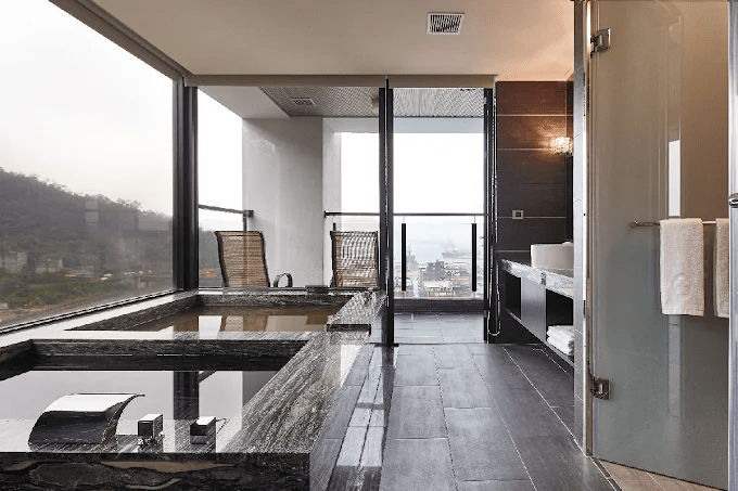 當夜色落在宜蘭的房間窗前，這些飯店與民宿剛好接住想休息的你