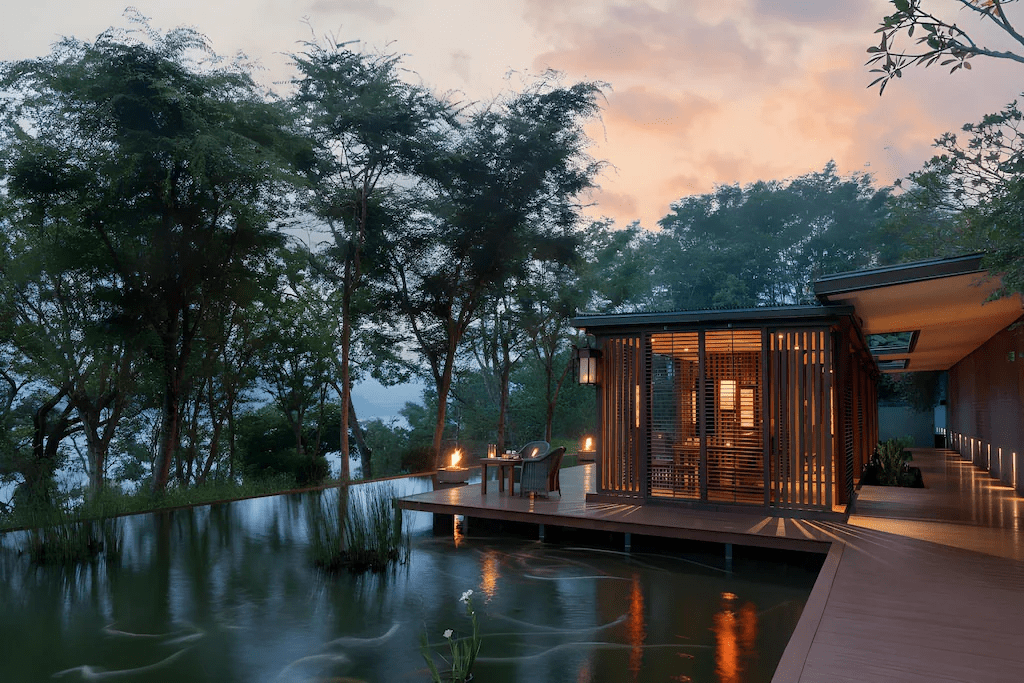 一座讓建築消失於風景中的飯店,走進涵碧樓與山水並肩而眠的靜謐日常