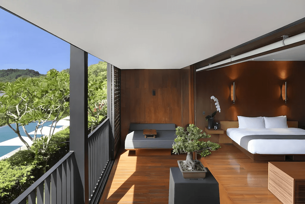 一座讓建築消失於風景中的飯店，走進涵碧樓與山水並肩而眠的靜謐日常