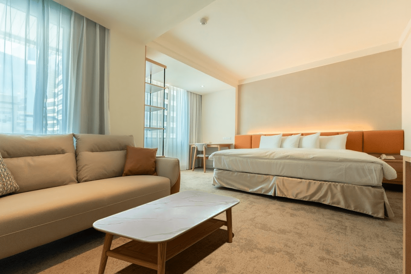 在火車站前住進台南的日常節奏，住在台南大飯店陪你慢慢走進府城生活