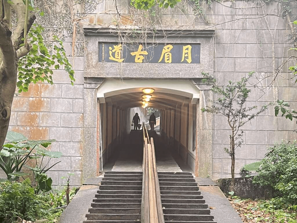 從街屋光影走到草地與古道，桃園大溪一日裡剛剛好的行走風景