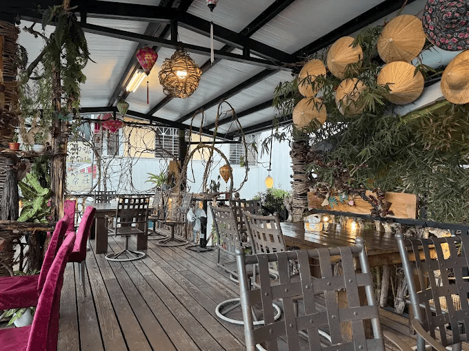 沿著古坑華山向上走過華山情人橋與小天梯，在森林包圍裡感受空氣與高度的流動