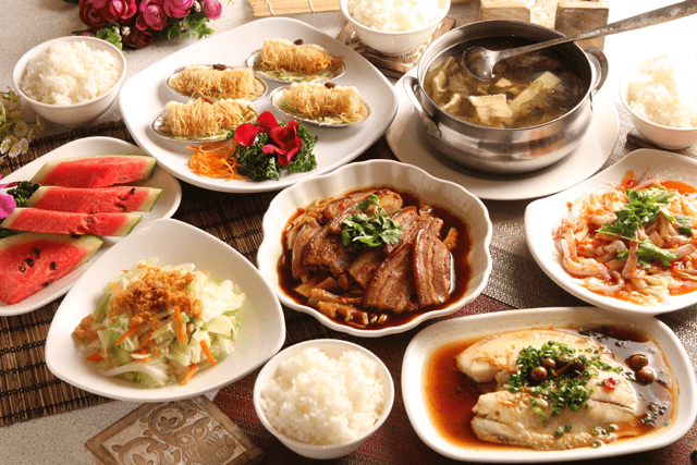 夜色落下時住進谷關溫泉飯店,山谷靜了,只剩美人湯的溫度