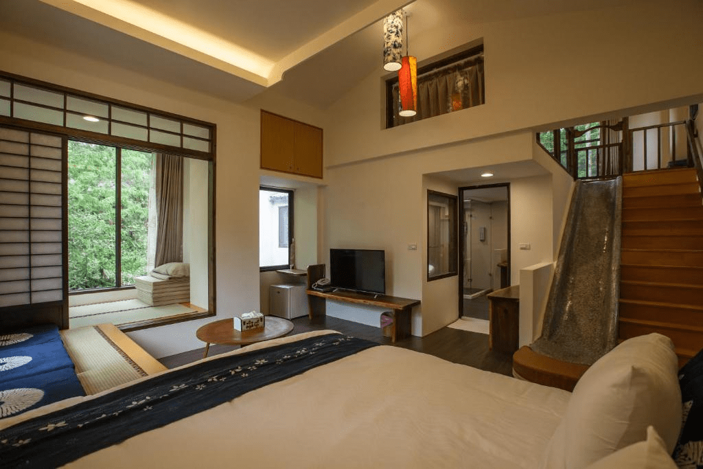 當旅行只剩下住得舒服這件事，苗栗住宿用山城民宿與溫泉飯店接住整段慢時光