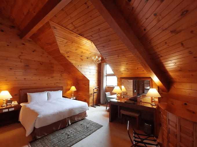 走進南投的湖光與山城日常，從日月潭湖畔木屋住到市區高 CP 住宿的慢旅行提案