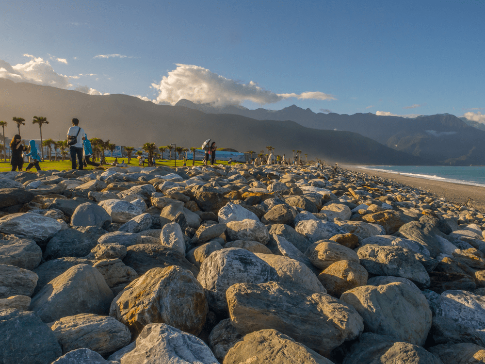 花蓮景點慢慢走，沿著太平洋海岸在光影與海風之間，把五個經典風景走進旅程裡
