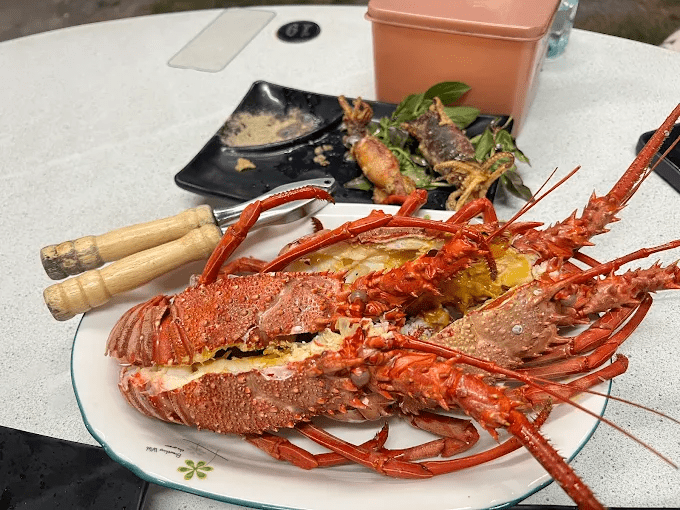 從花蓮到台東沿著台灣濱海公路前行，讓海浪與公路節奏一起帶你往前走