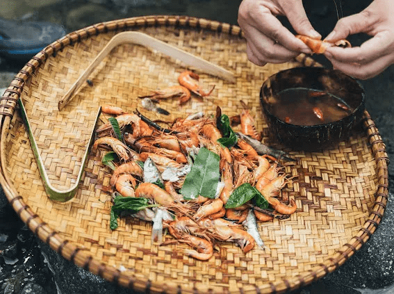 從花蓮到台東沿著台灣濱海公路前行，讓海浪與公路節奏一起帶你往前走