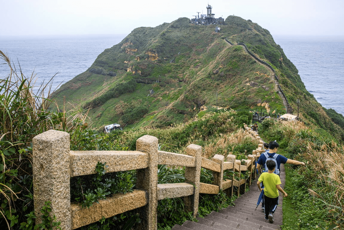 鼻頭角步道的海天一色景觀