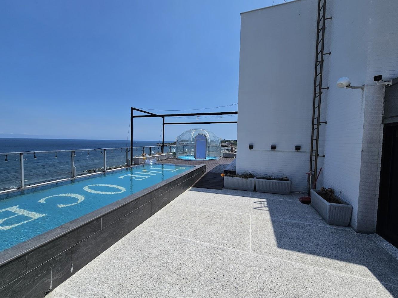 零距離看海！石門半島海悅渡假會館：豪華海景房3000元起，寵物友善與潮8主題餐廳深度開箱