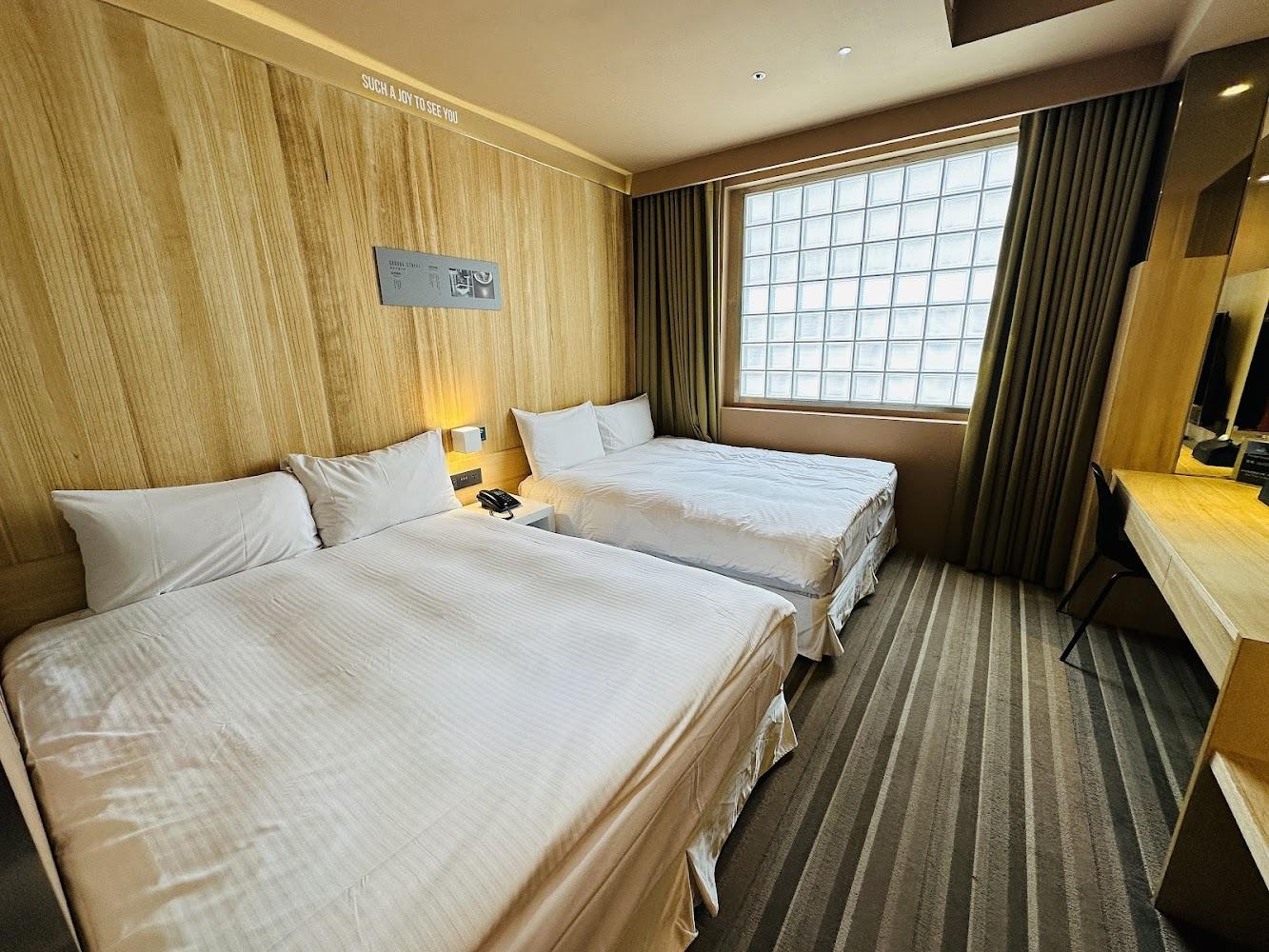 台南住宿推薦｜路境行旅西門館 1,299 元住家庭房！森林系風格、交通便利 CP 值爆表