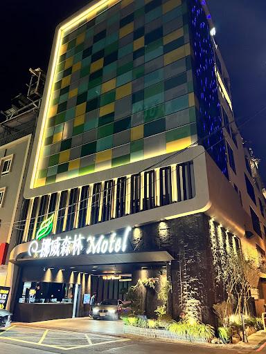 2026台中平價質感旅宿首選！「挪威森林台中文創館」百變主題房與頂級親子設施，定義城市度假新標竿