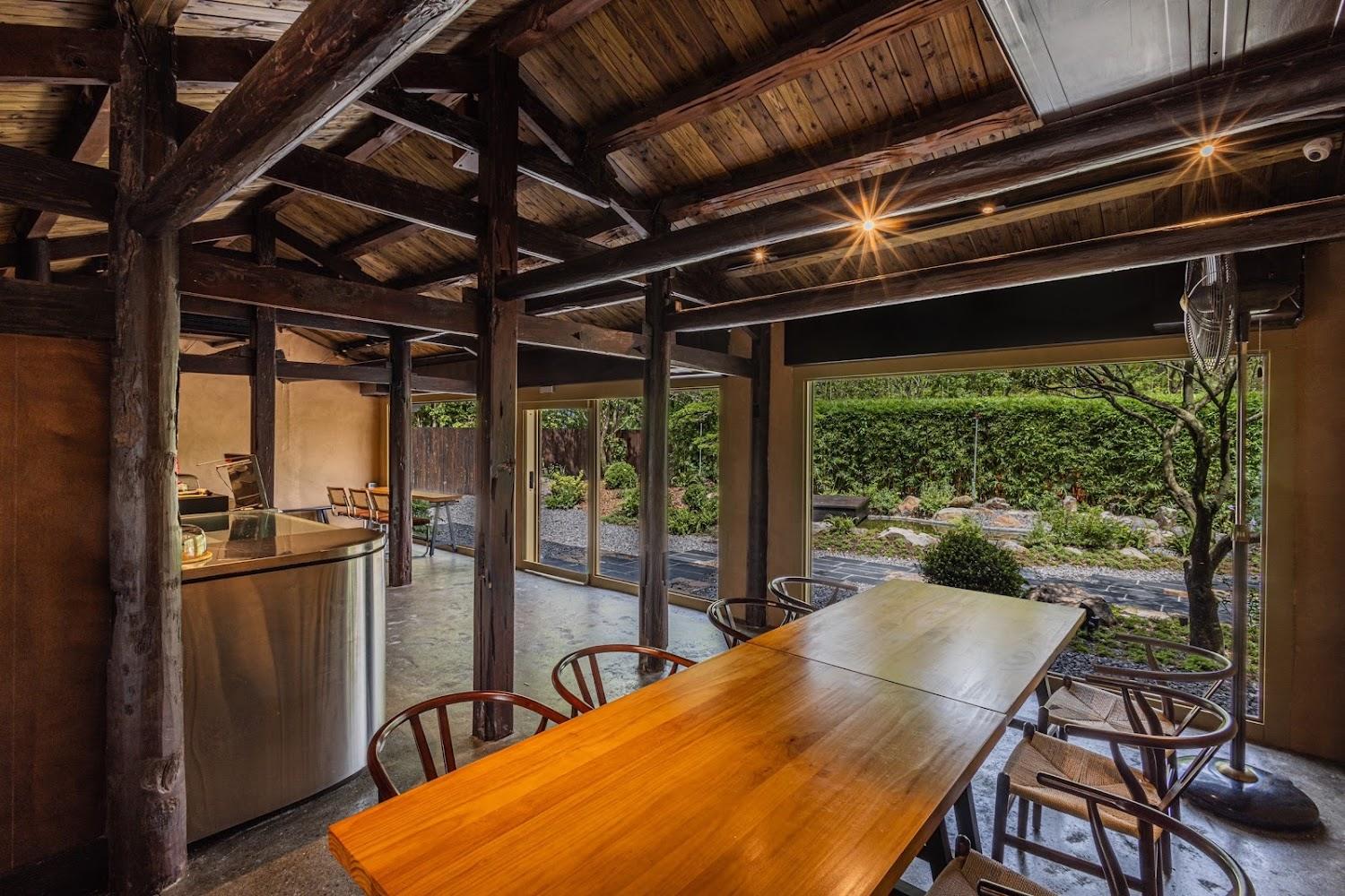 2026宜蘭員山必訪！見野 Niwa 森林系玻璃屋餐廳：隱身山林的無菜單創意料理與絕美光影饗宴