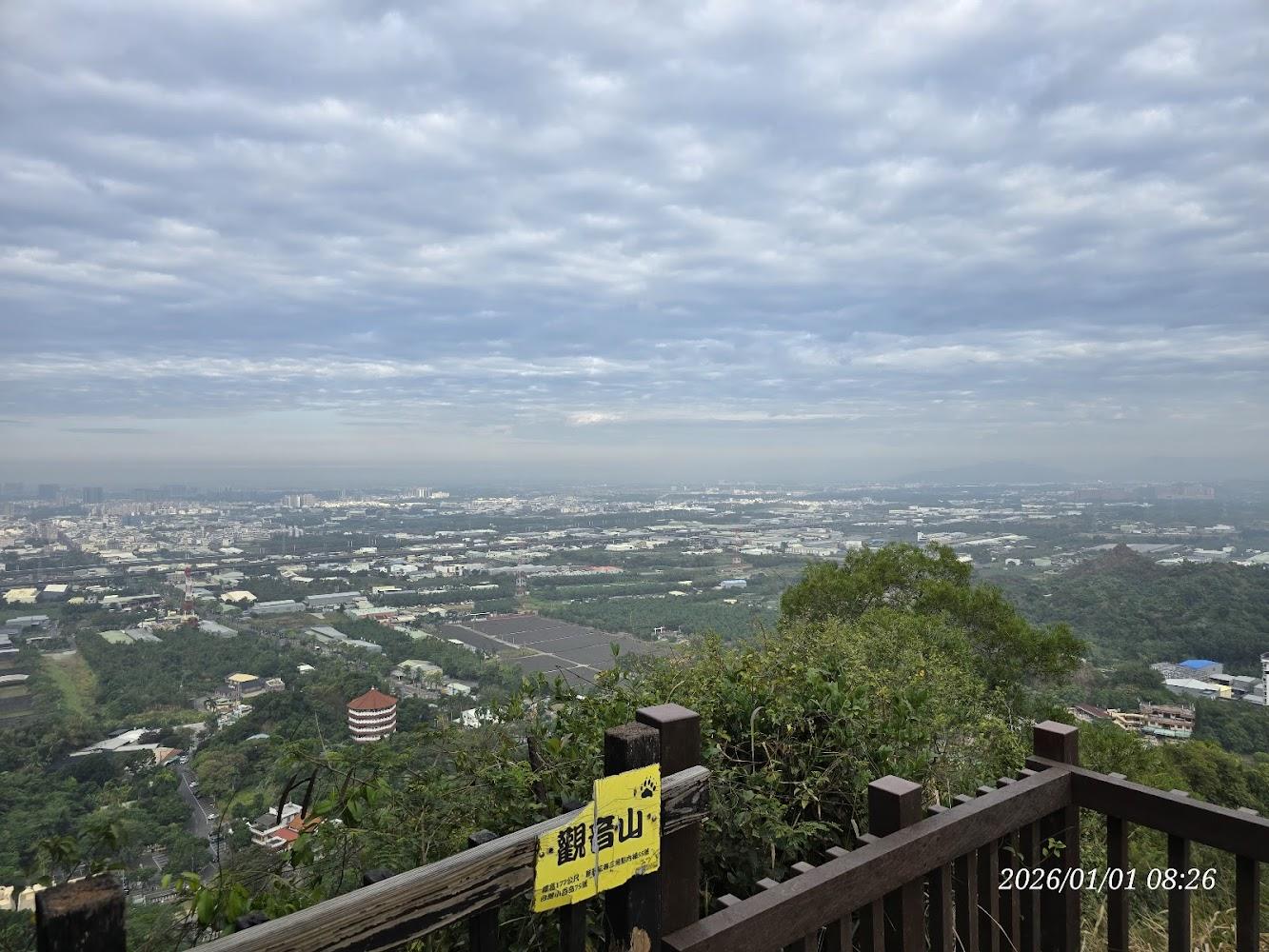 2026北台灣登山首選：挑戰觀音山硬漢嶺，坐擁270度淡水河口絕美展望