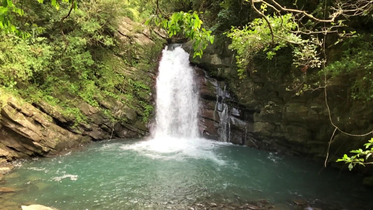 【桃園景點】台版九寨溝隱身復興鄉！優霞雲瀑布10分鐘輕鬆達陣，絕美湖水藍成2026打卡秘境