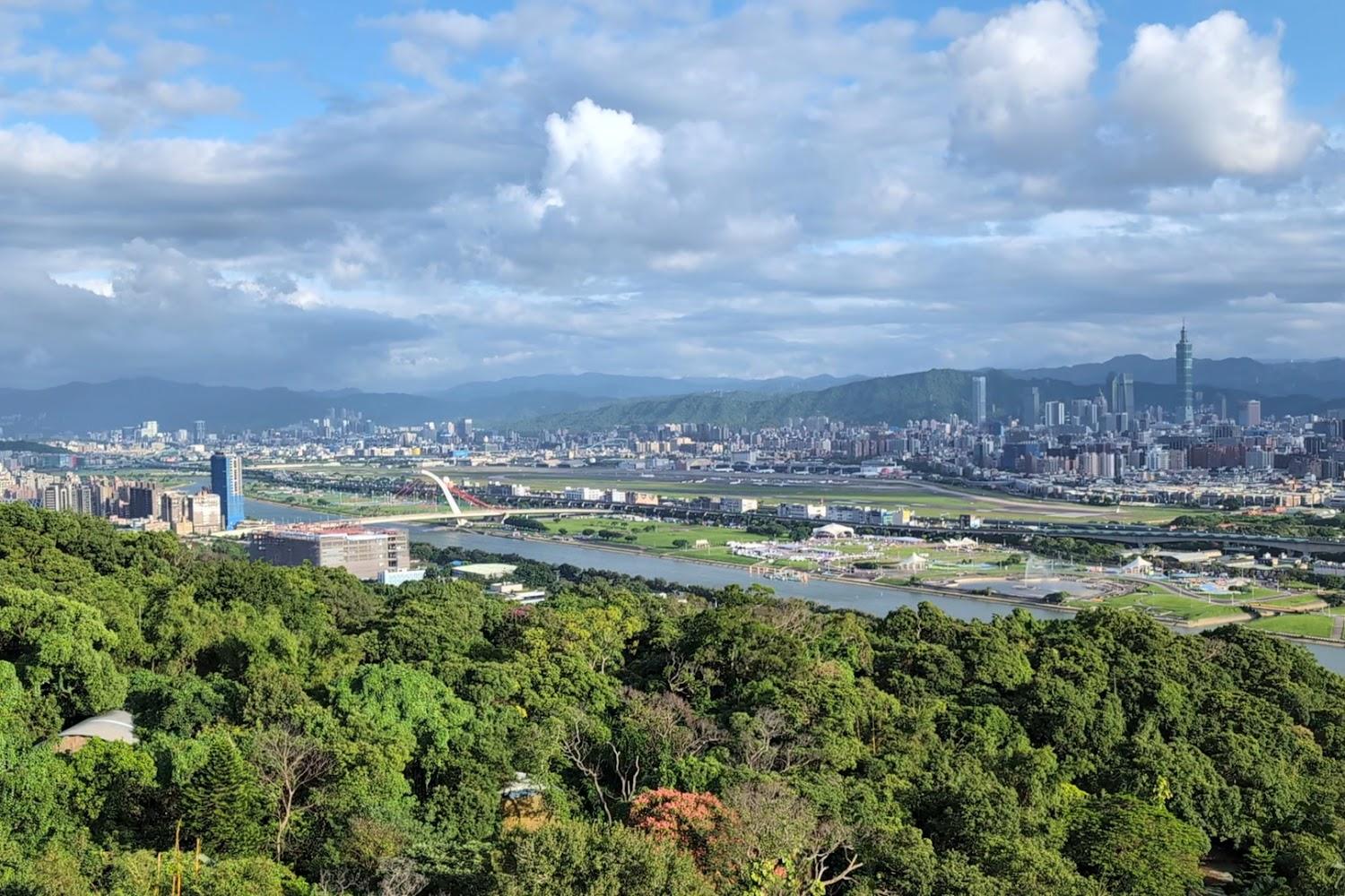 2026 台灣必訪四大經典步道：從絕美岩稜到原始海岸，找回生活的節奏