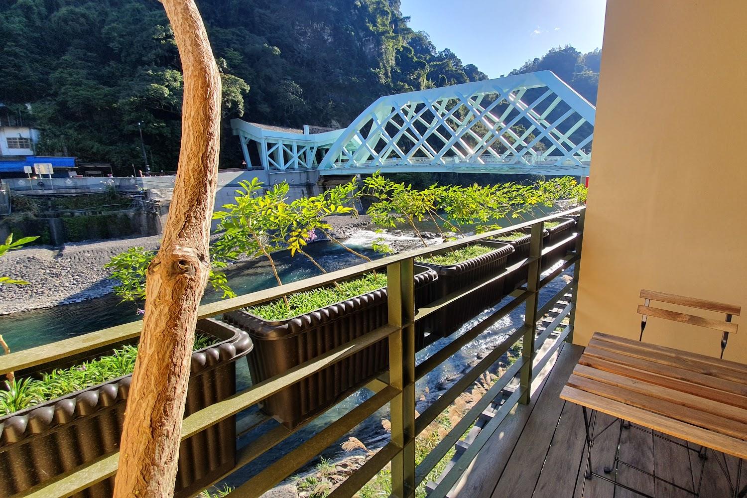 2026烏來溫泉推薦：水岸溫泉館絕美溪景爆紅，盤點馥蘭朵、璞石麗緻等必訪美人湯秘境